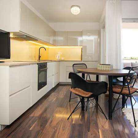 Nice In With Kitchen * فير