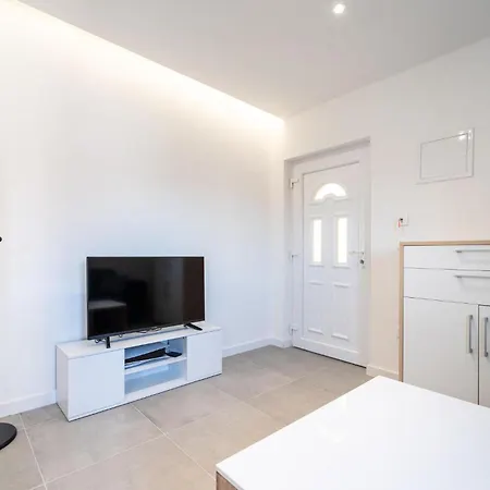 Apartment 1 Bedroom Cozy In