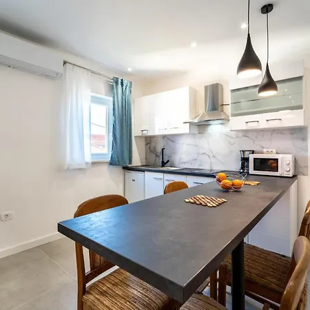 1 Bedroom Cozy In Apartment Zadar