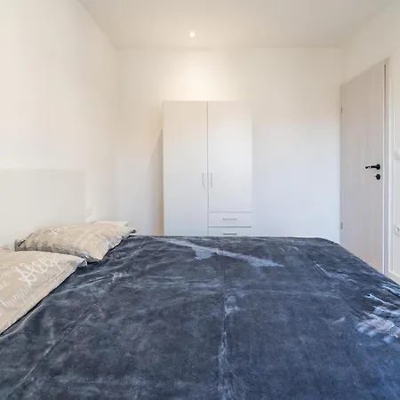 1 Bedroom Cozy In