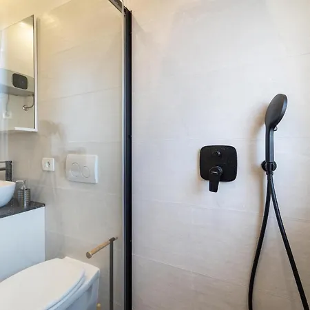 1 Bedroom Cozy In