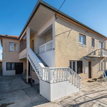 Apartment 1 Bedroom Cozy In